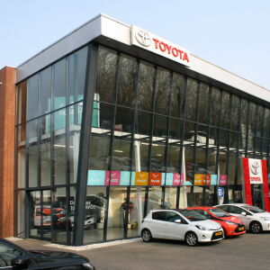 nieuwbouw autogarage showroom Toyota Schouten Alblasserdam Brand I BBA Architecten