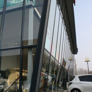 architect autogarage showroom Toyota Schouten Alblasserdam Brand I BBA Architecten