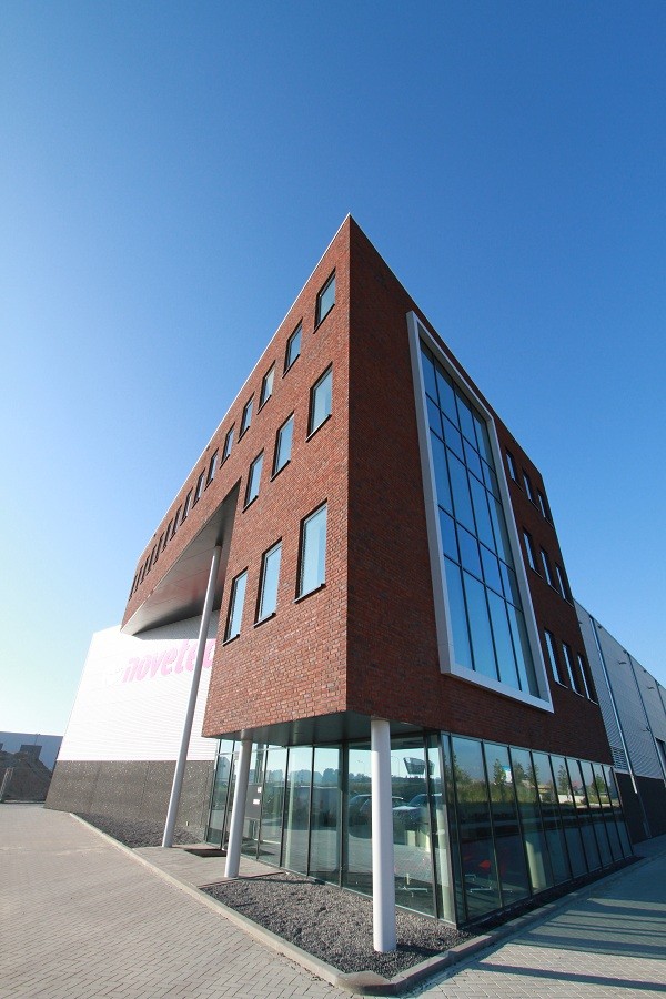 architect bedrijfspand kantoor Novetec Alblasserdam Brand I BBA Architecten