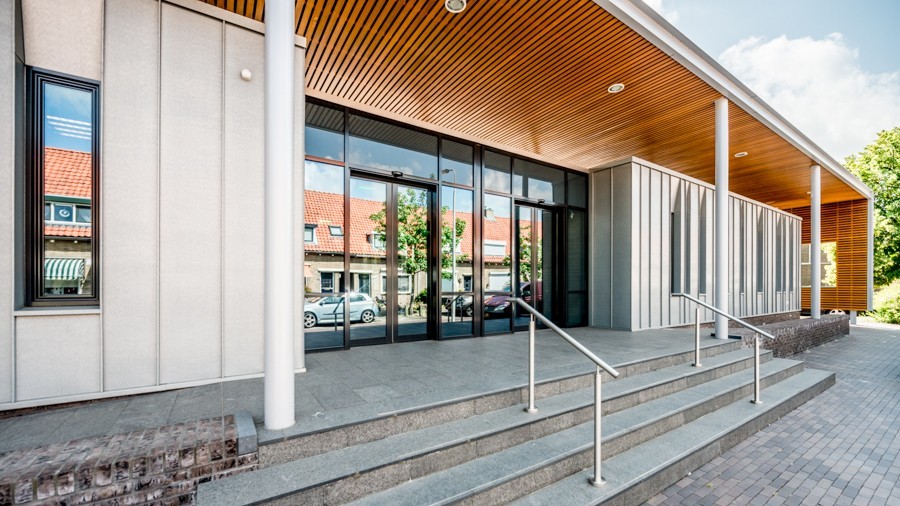 architect uitvaartcentrum aula Drechtstreek houten gevel Sliedrecht Brand I BBA Architecten