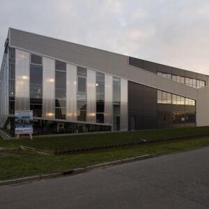 architect bedrijfspand kantoor autobedrijf garage showroom Gouda Brand I BBA Architecten