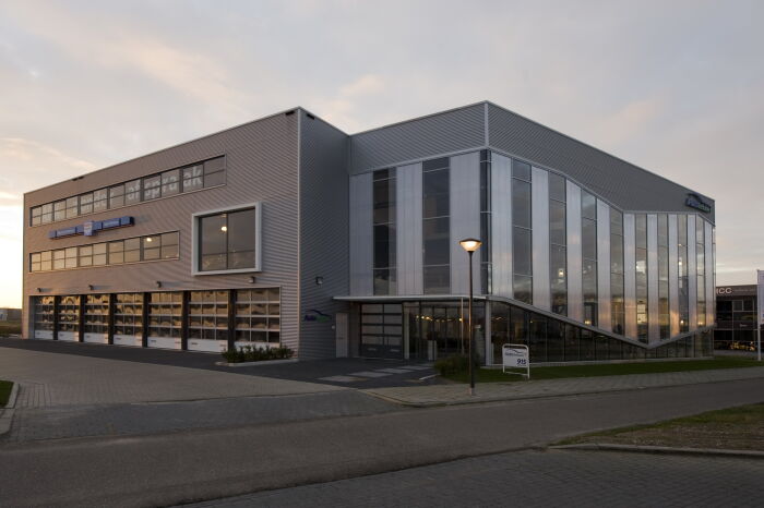 architect bedrijfspand kantoor autobedrijf garage Gouda Brand I BBA Architecten